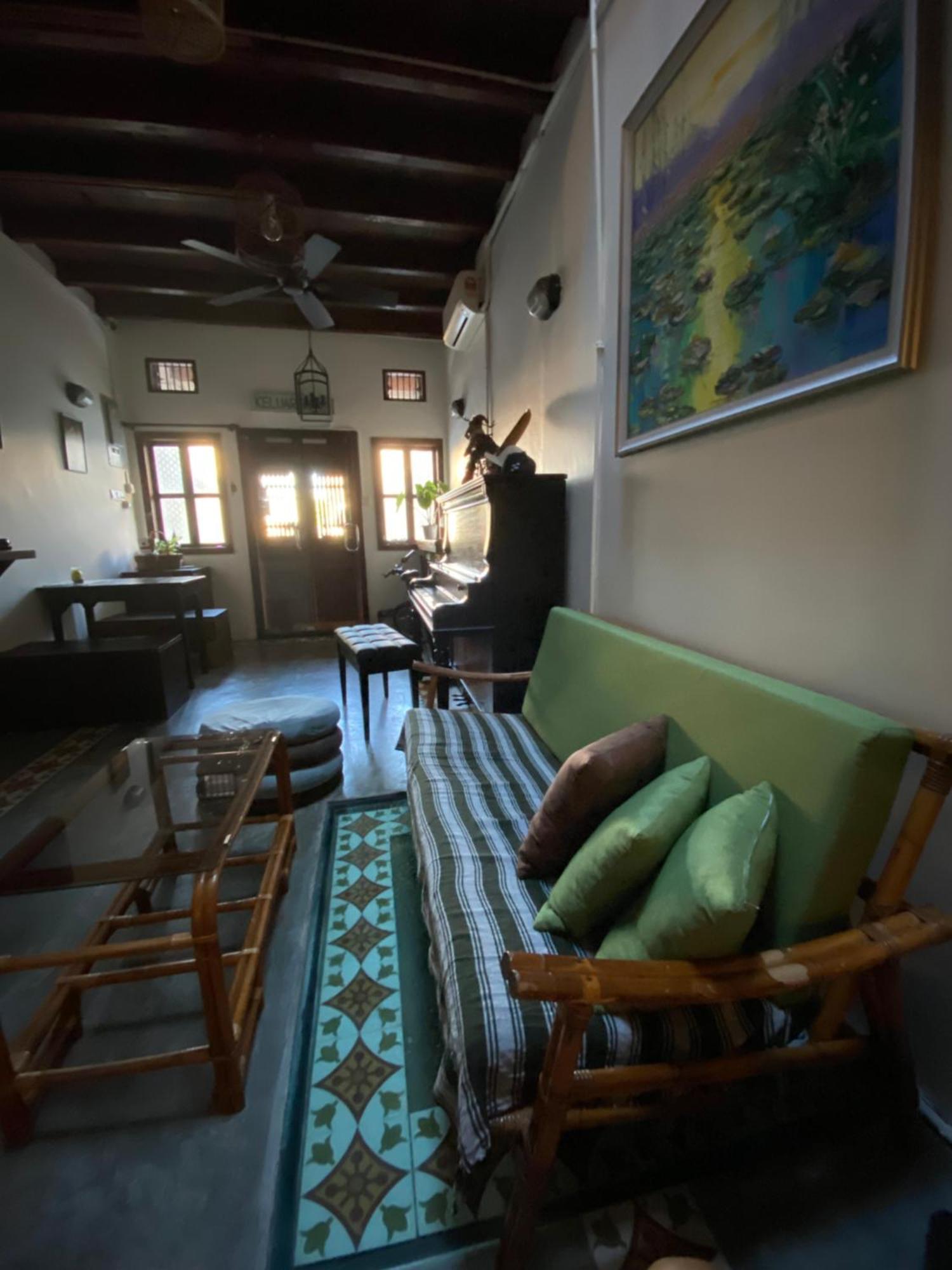 Homs Female Hostel George Town Extérieur photo